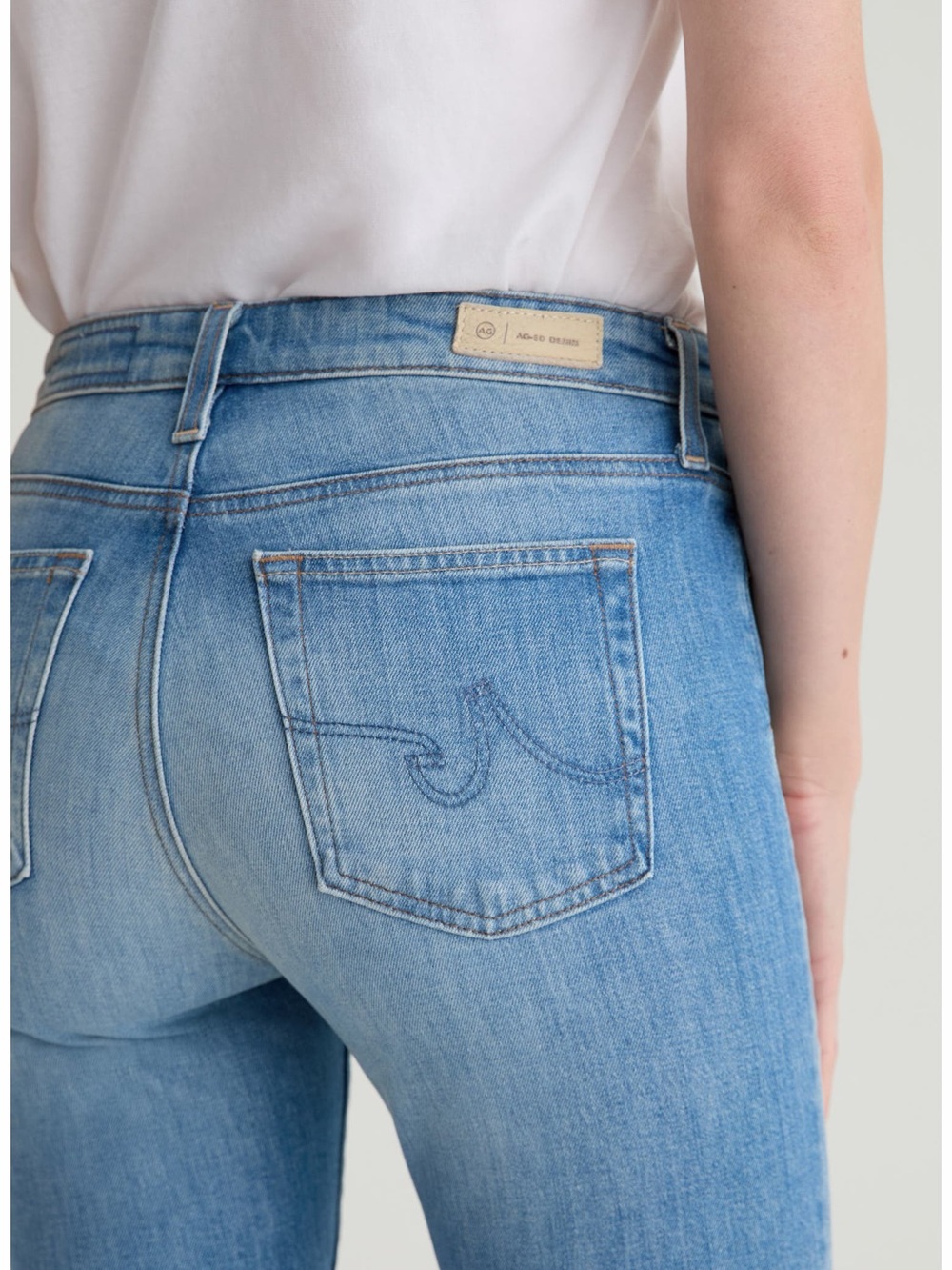 NWOT AG Farrah Mid Rise Bootcut Jeans (18 Years Bisou) size 29x32 - Picture 4 of 7